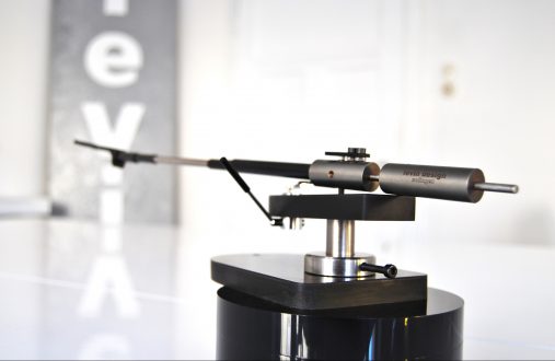 high tech tonearm / titanium carbon